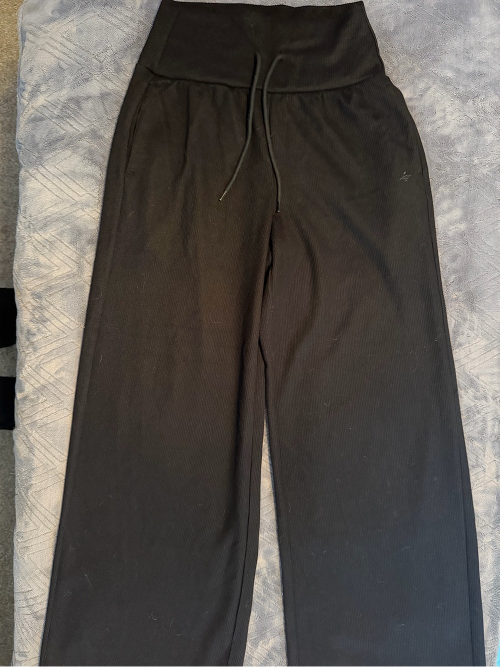 HALARA Black Wide-Leg Lounge Pants with Green Hang Tag